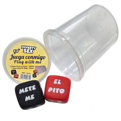 DIABLO PICANTE - JOGO DE DADOS VERBO + PARTE DO CORPO COM COPO - D-244794 - Dona Pimenta