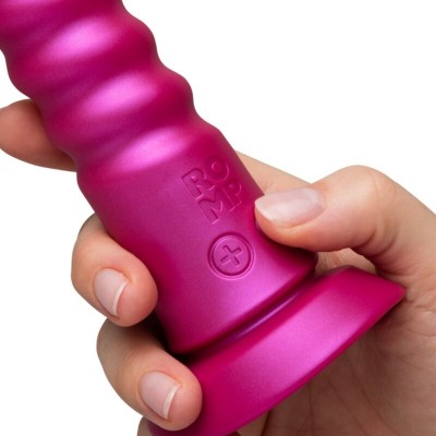 ROMP - JIGGLE VIBRADOR COM MOVIMENTOS PARA CIMA E PARA BAIXO COM VENTOSA ROSA - D-245860 - Dona Pimenta