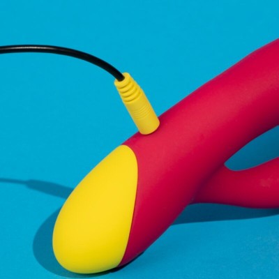 ROMP - JAZZ VIBRADOR COELHO RECARREGÁVEL VERMELHO - D-245870 - Dona Pimenta