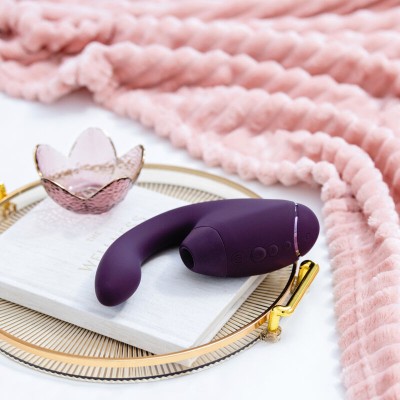 WOMANIZER - DUO NEXT Estimulador Duplo de Clitóris e Ponto G Roxo Escuro - D-245098 - Dona Pimenta