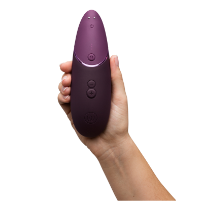 WOMANIZER - PRÓXIMO ESTIMULADOR CLITORIAL ROXO ESCURO - D-245104 - Dona Pimenta
