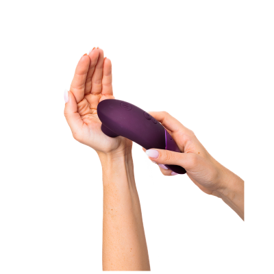 WOMANIZER - PRÓXIMO ESTIMULADOR CLITORIAL ROXO ESCURO - D-245104 - Dona Pimenta