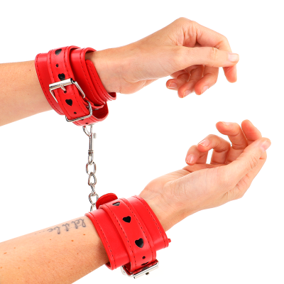 KINK - PULSO VERMELHO COM INSERÃÃO DE CORAÇÃO PRETO AJUSTÁVEL 21-28 CM X 5,5 CM - D-241055 - Dona Pimenta