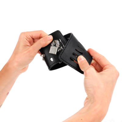 KINK - RETENÇÕES DE PULSO PUNK COM PONTOS 25 X 6 CM - D-241077 - Dona Pimenta