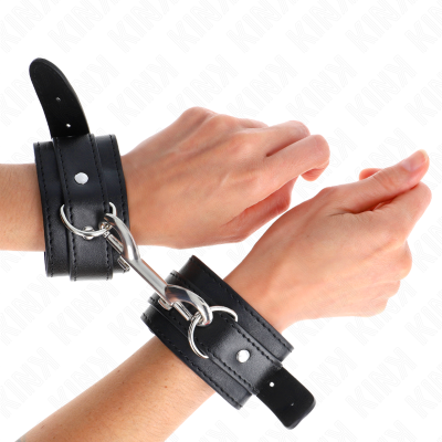 KINK - RETENÇÕES DE PULSO - LINHA DE REBITES ÚNICOS PRETO AJUSTÁVEL 17-28 CM X 5 CM - D-241050 - Dona Pimenta