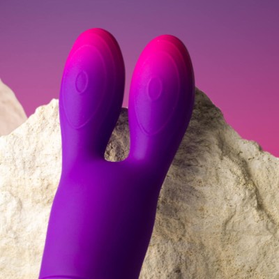 ROCKS-OFF - VIBRADOR FLEXÍVEL GLO-GIRL BUNNY ROXO - D-244037 - Dona Pimenta
