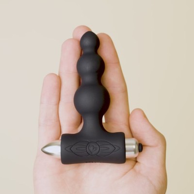 ROCKS-OFF - PETITE SENSATIONS BUBBLES PLUG ANAL VIBRADOR PRETO - D-244054 - Dona Pimenta