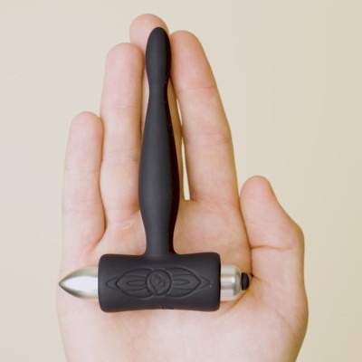 ROCKS-OFF - PETITE SENSATIONS TEAZER PLUG ANAL VIBRADOR PRETO - D-244056 - Dona Pimenta