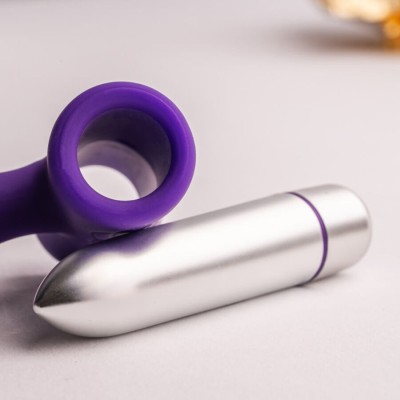 ROCKS-OFF - PETITE SENSATIONS TEAZER PLUG ANAL VIBRADOR ROXO - D-244057 - Dona Pimenta