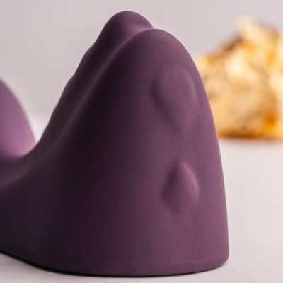 ROCKS-OFF - VIBRADOR RUBY GLOW ROXO PARA SENTAR - D-244061 - Dona Pimenta